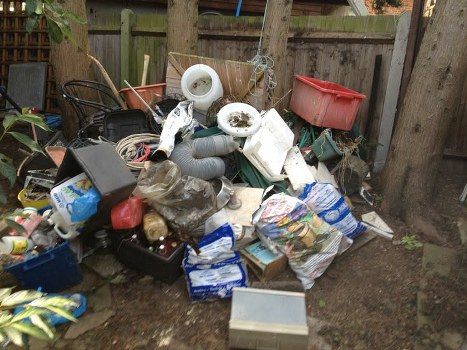 Garage clearance process with sorting of items